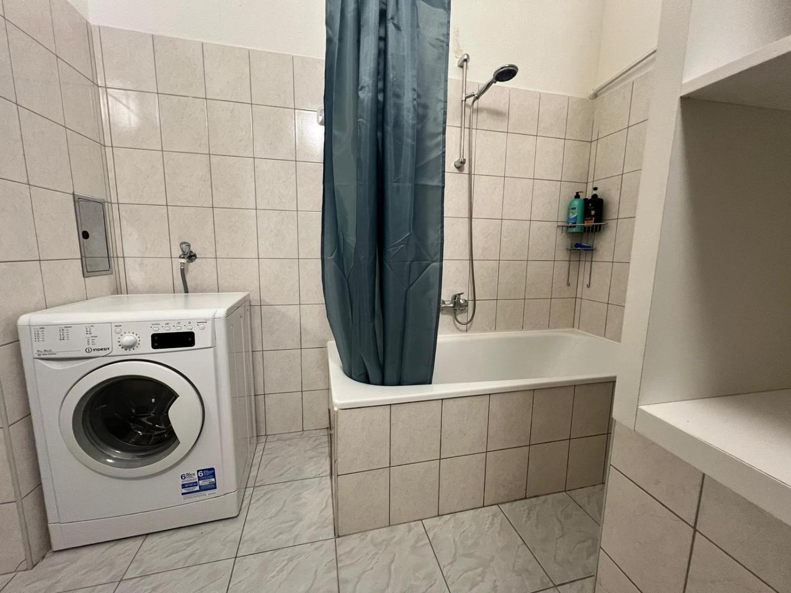 Affordable 3br Apt. Near Meidling Station Appartement *