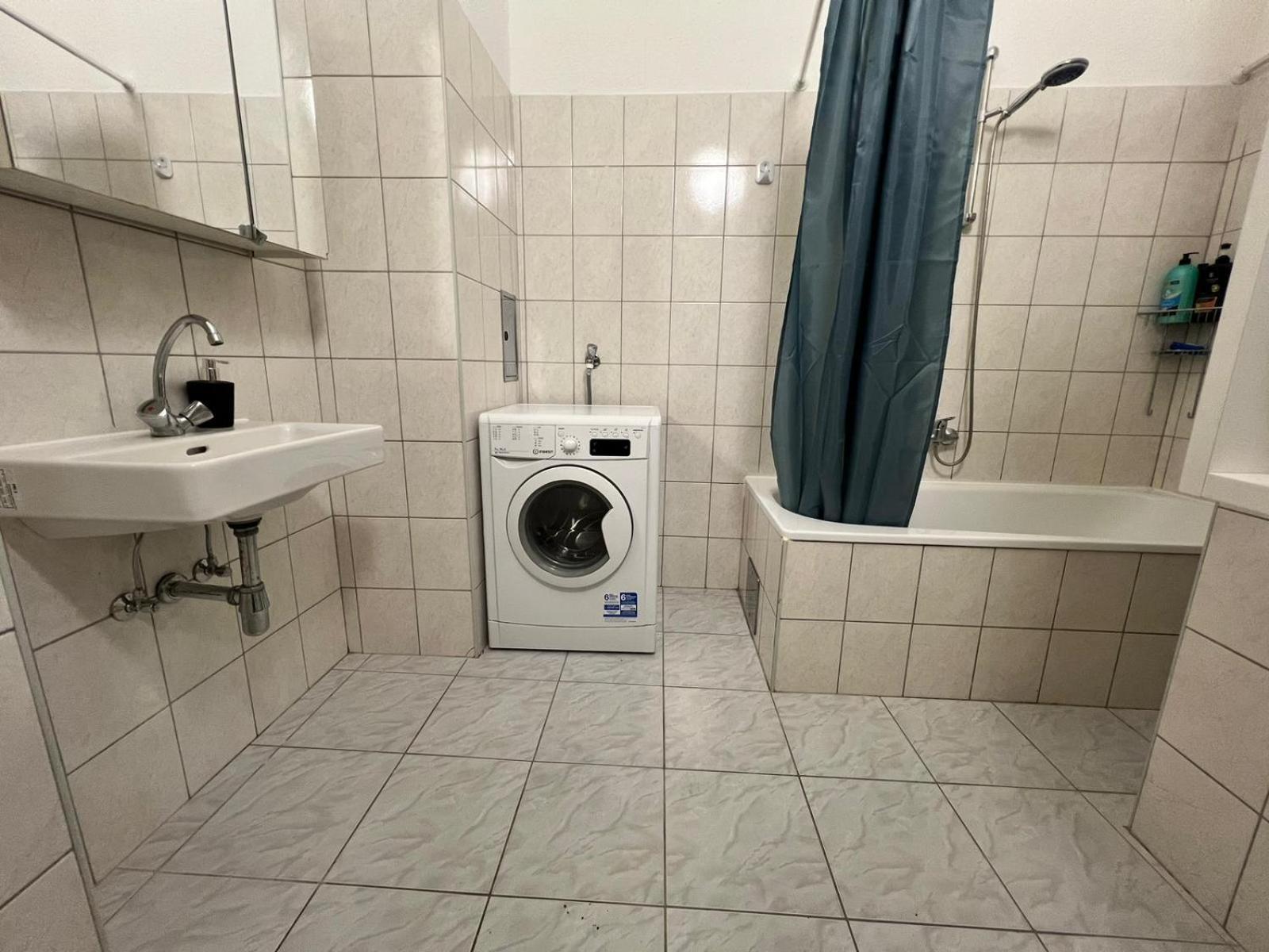 Appartement Affordable 3br Apt. Near Meidling Station *